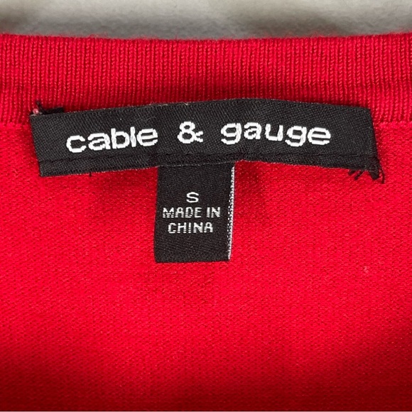 Cable and Gauge Women Sweater Size Small Red With Bow Stone Buttons. - Picture 4 of 8